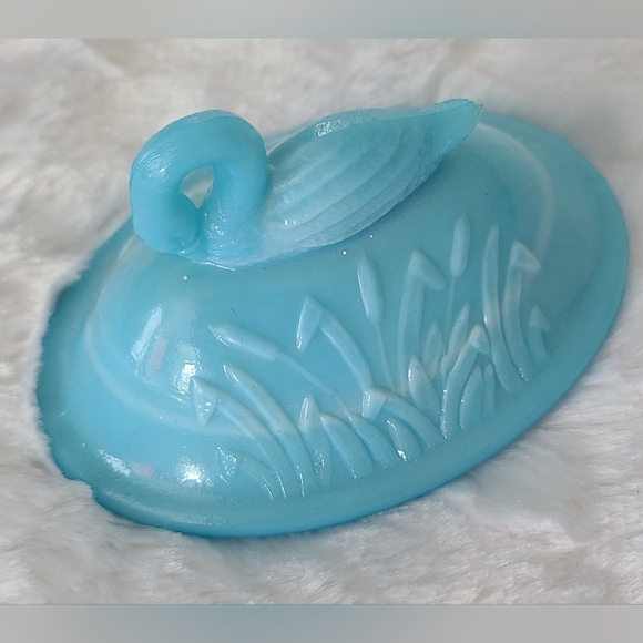 VINTAGE Westmoreland Blue Milk Glass Swan Cattail Creamer & Sugar Bowl With Lids - Picture 9 of 16